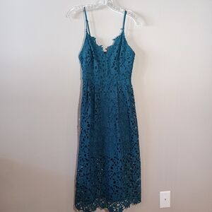 ASTR the Label Lace V-Neck Midi Dress in Teal Size M
